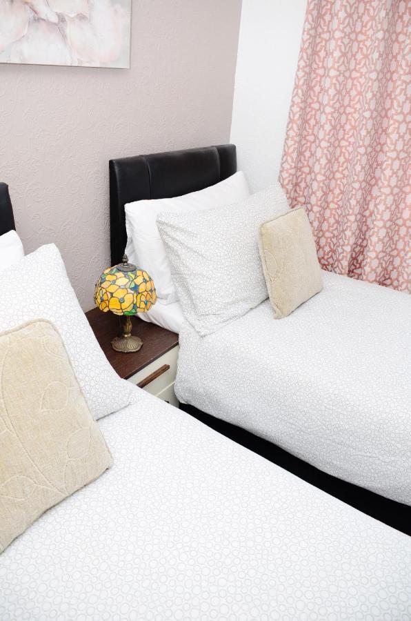 Sm Dreams Unlimited Serviced Accommodation- Stanwell-Staines-Heathrow Bagian luar foto